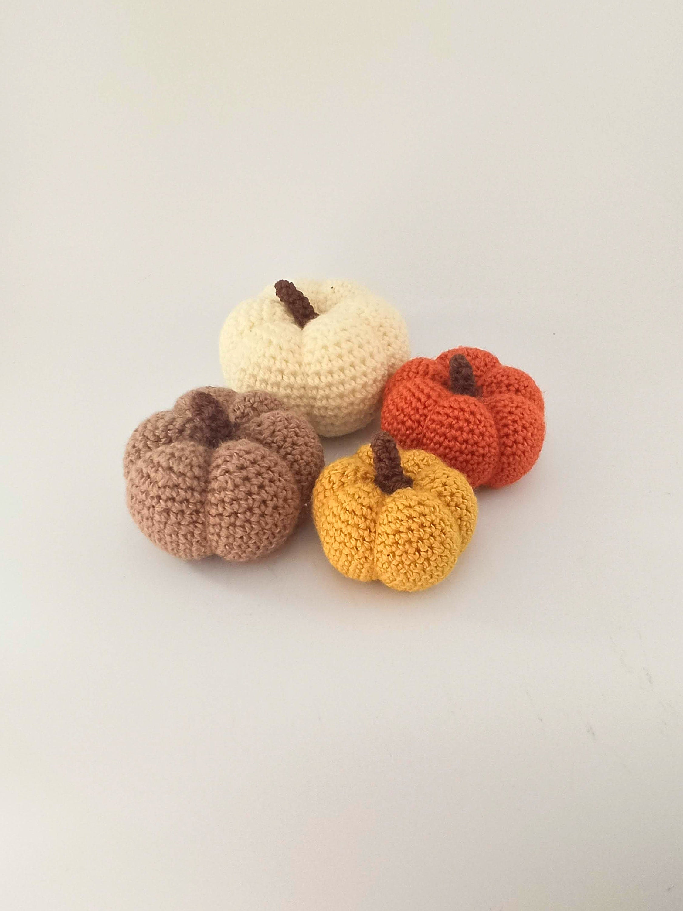 Lot de 4 citrouilles au crochet, décoration de table, décoration d'automne pour cheminée