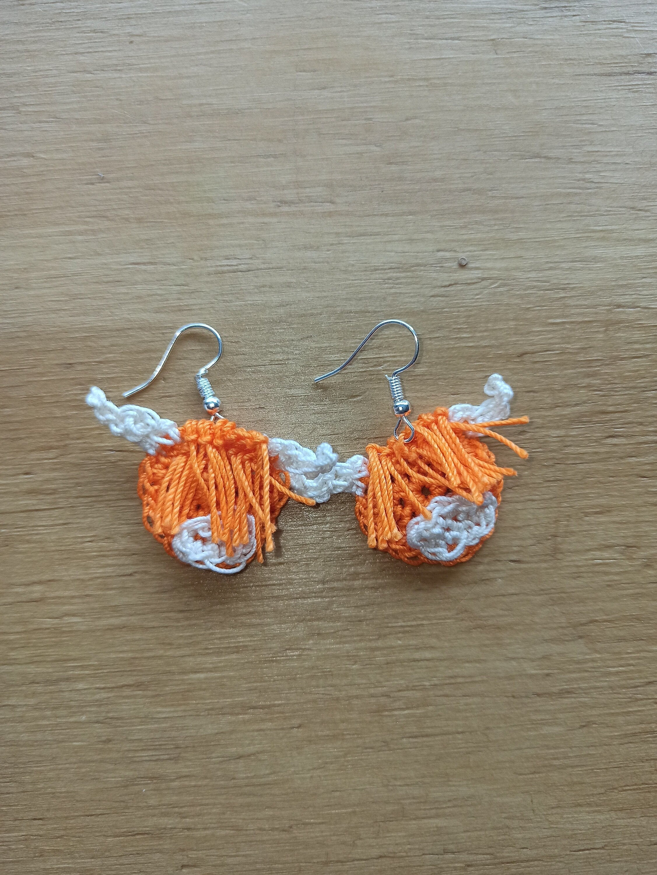 Highland cow earrings, crochet gift for women girls, Scottish present jewellery drop dangle earrings