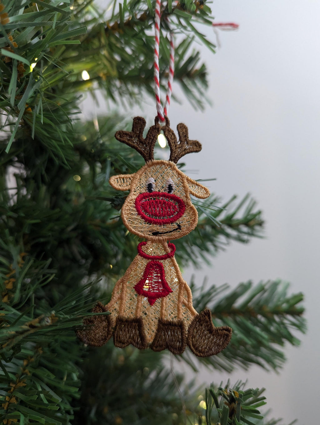 Embroidered Lace Reindeer Christmas Ornament: Hanging Decoration