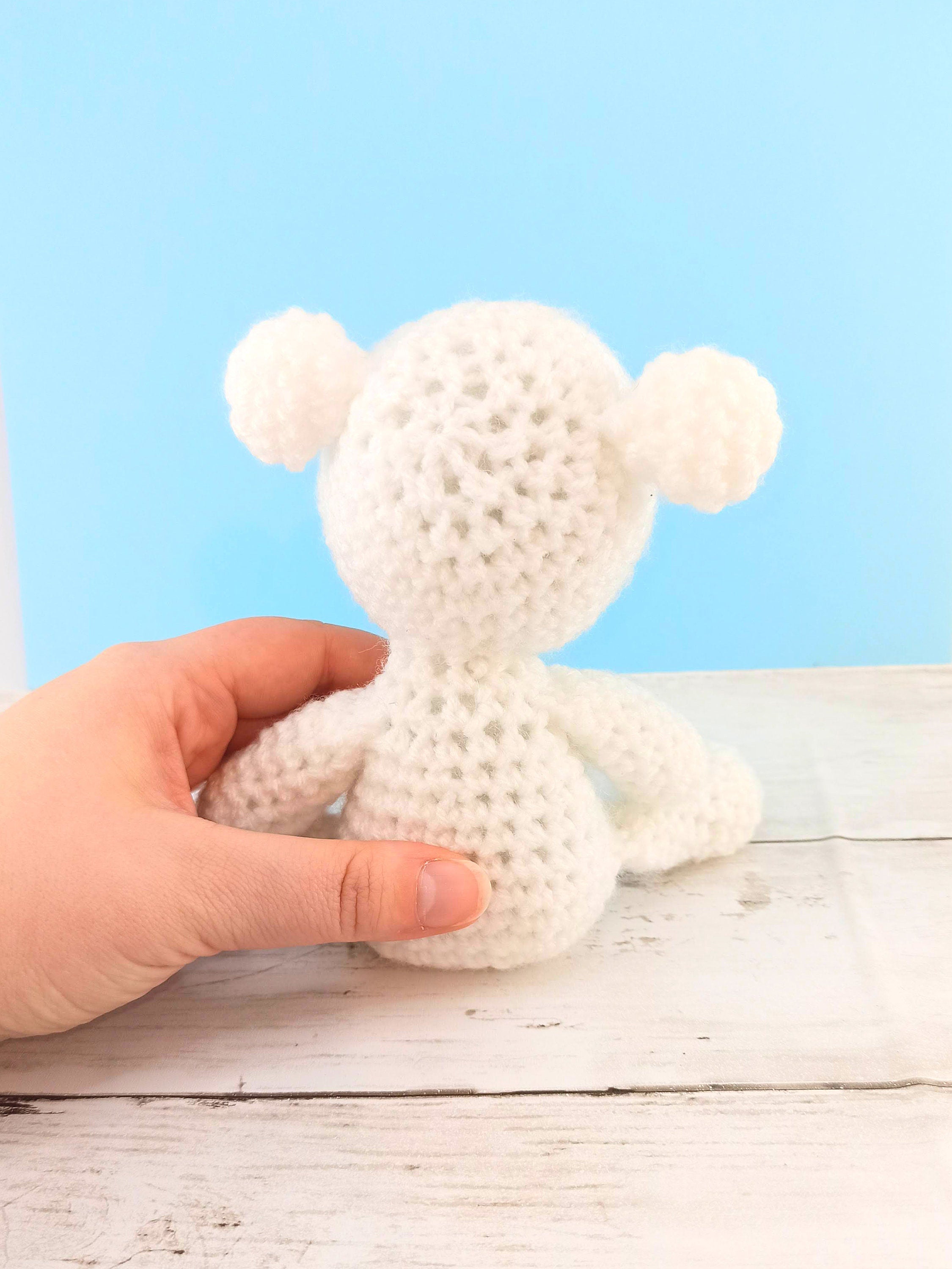 Crochet Polar Bear Amigurumi: Small Cuddly Plush Toy