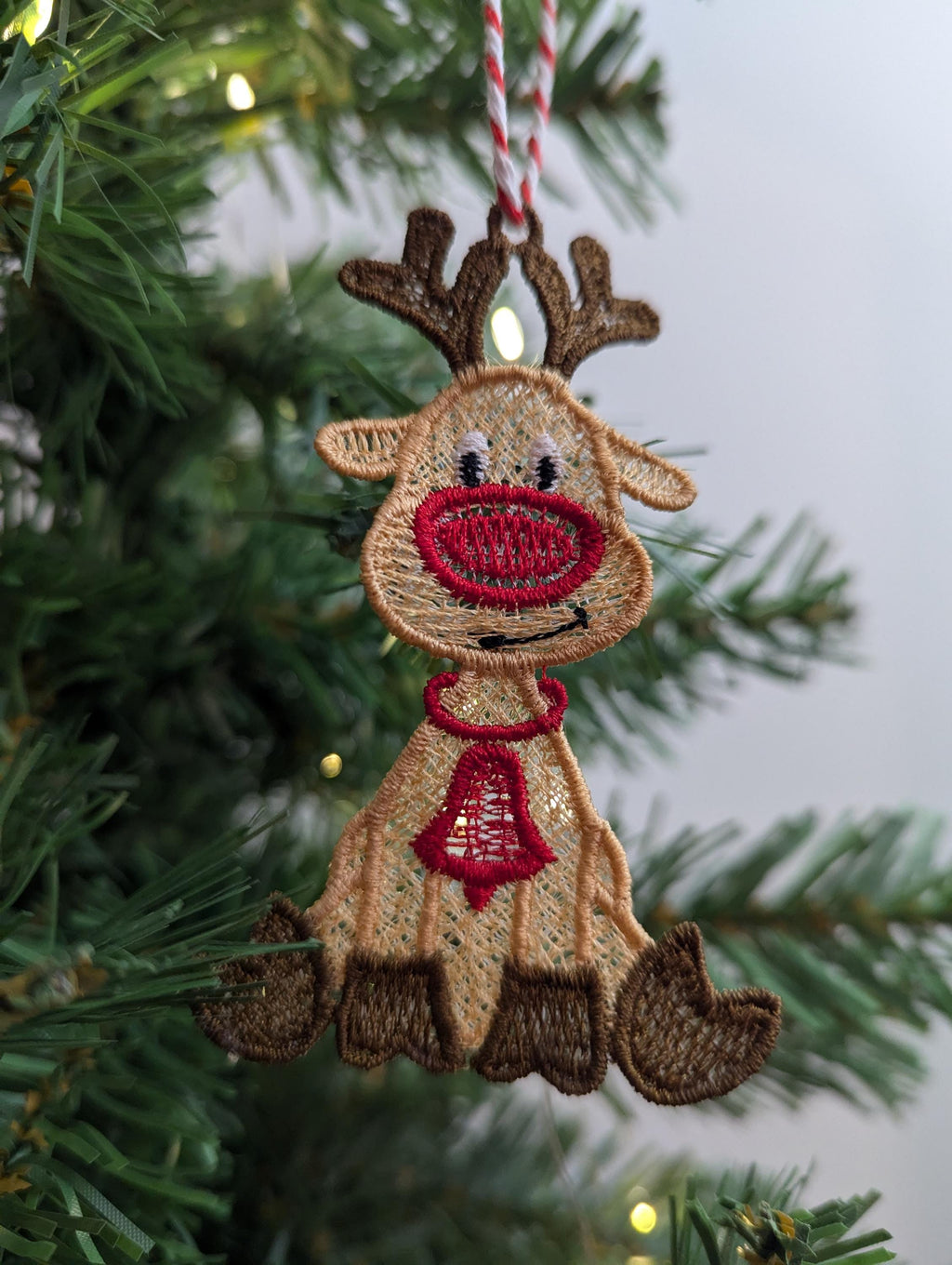 Embroidered Lace Reindeer Christmas Ornament: Hanging Decoration