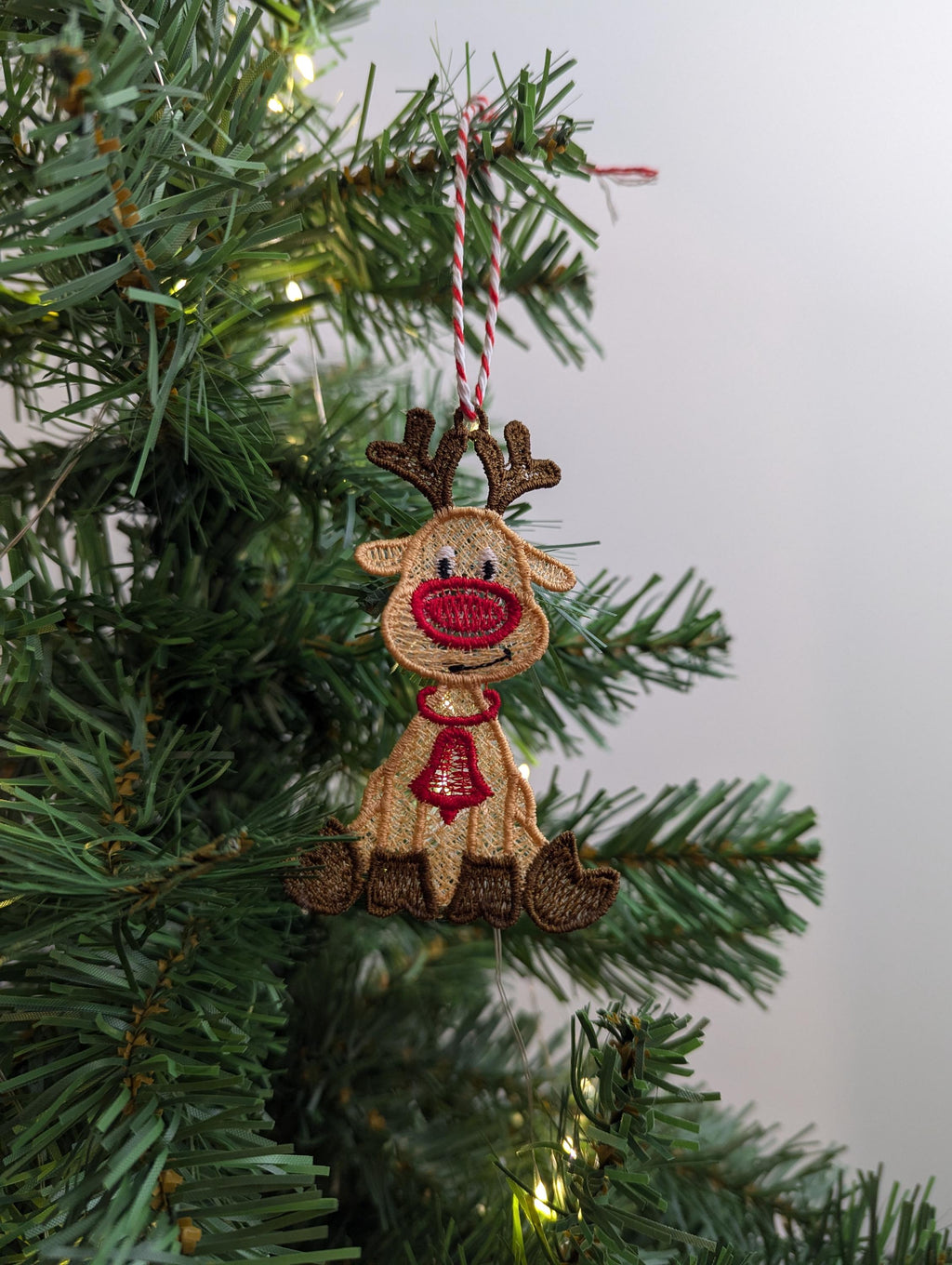 Embroidered Lace Reindeer Christmas Ornament: Hanging Decoration