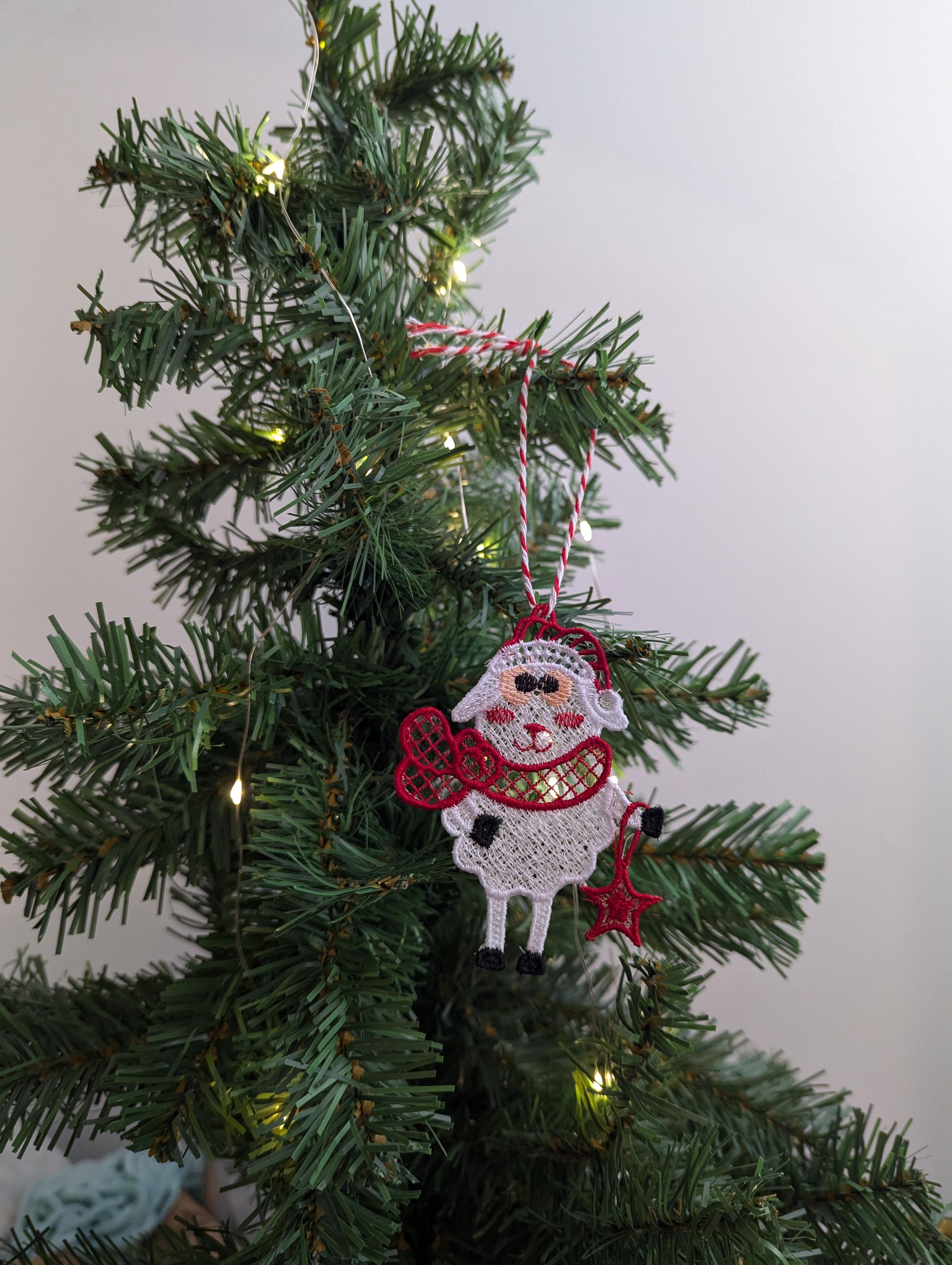 Lace Christmas Sheep Ornament: Machine Embroidery Pet Decoration