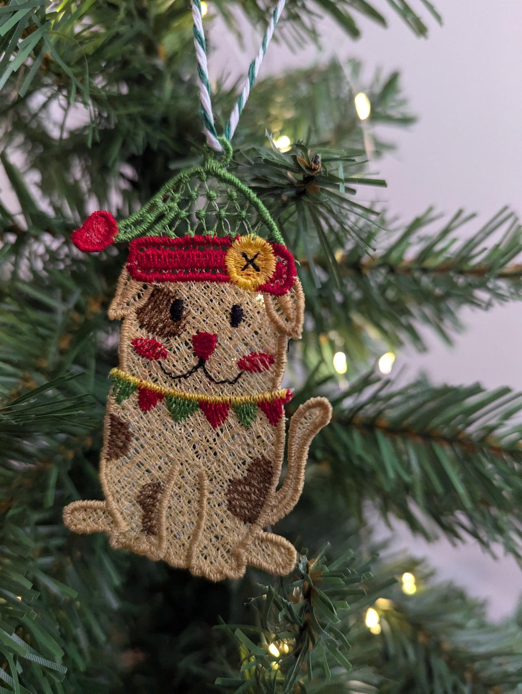 Lace Christmas Dog Ornament: Machine Embroidery Pet Decoration