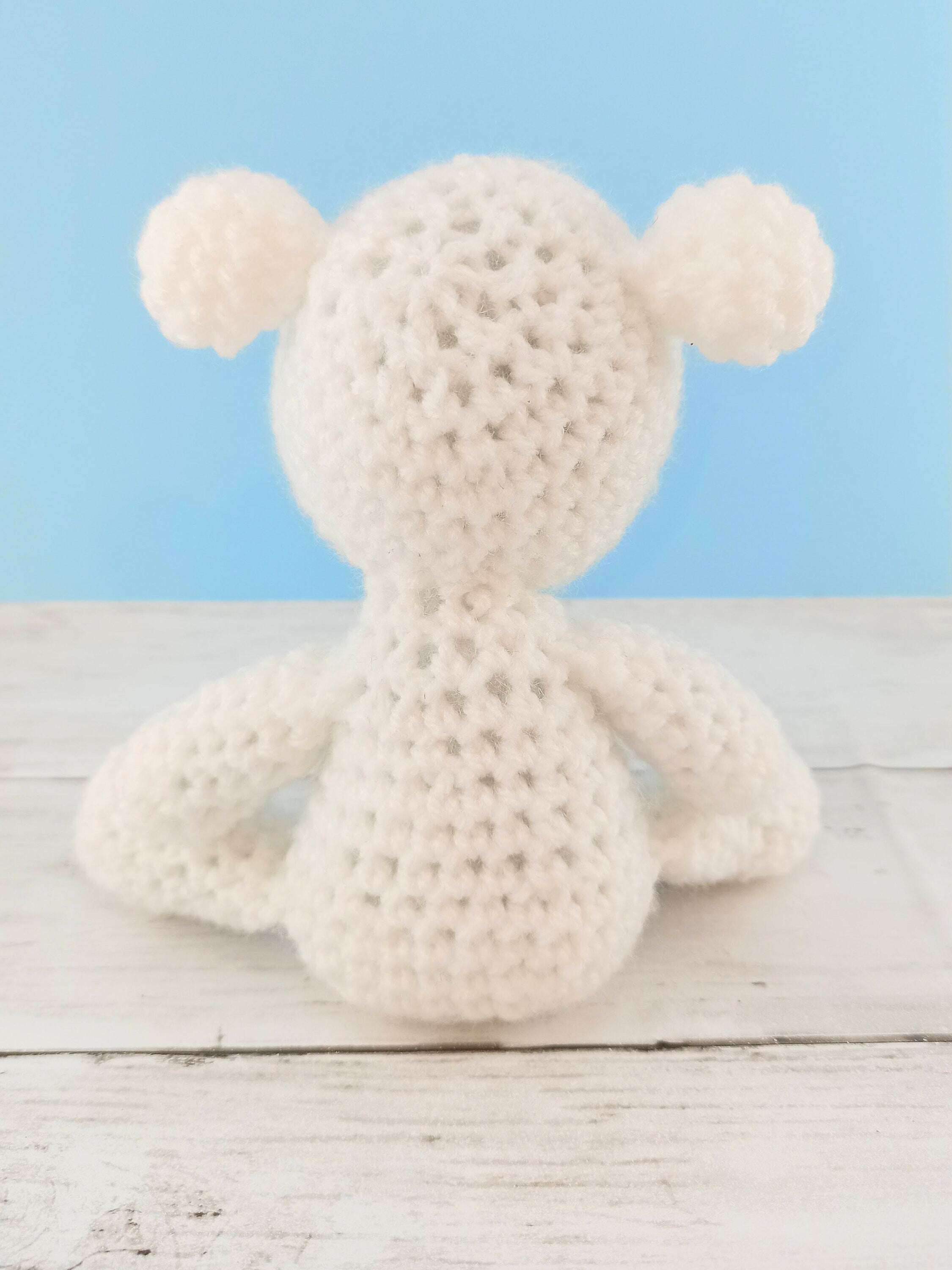 Crochet Polar Bear Amigurumi: Small Cuddly Plush Toy