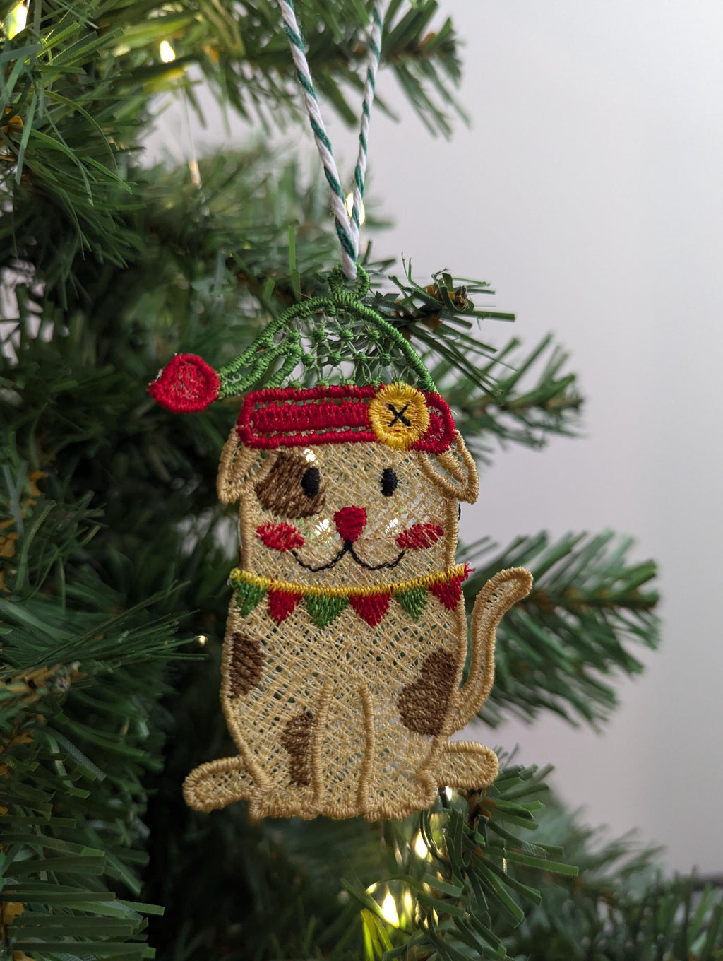 Lace Christmas Dog Ornament: Machine Embroidery Pet Decoration