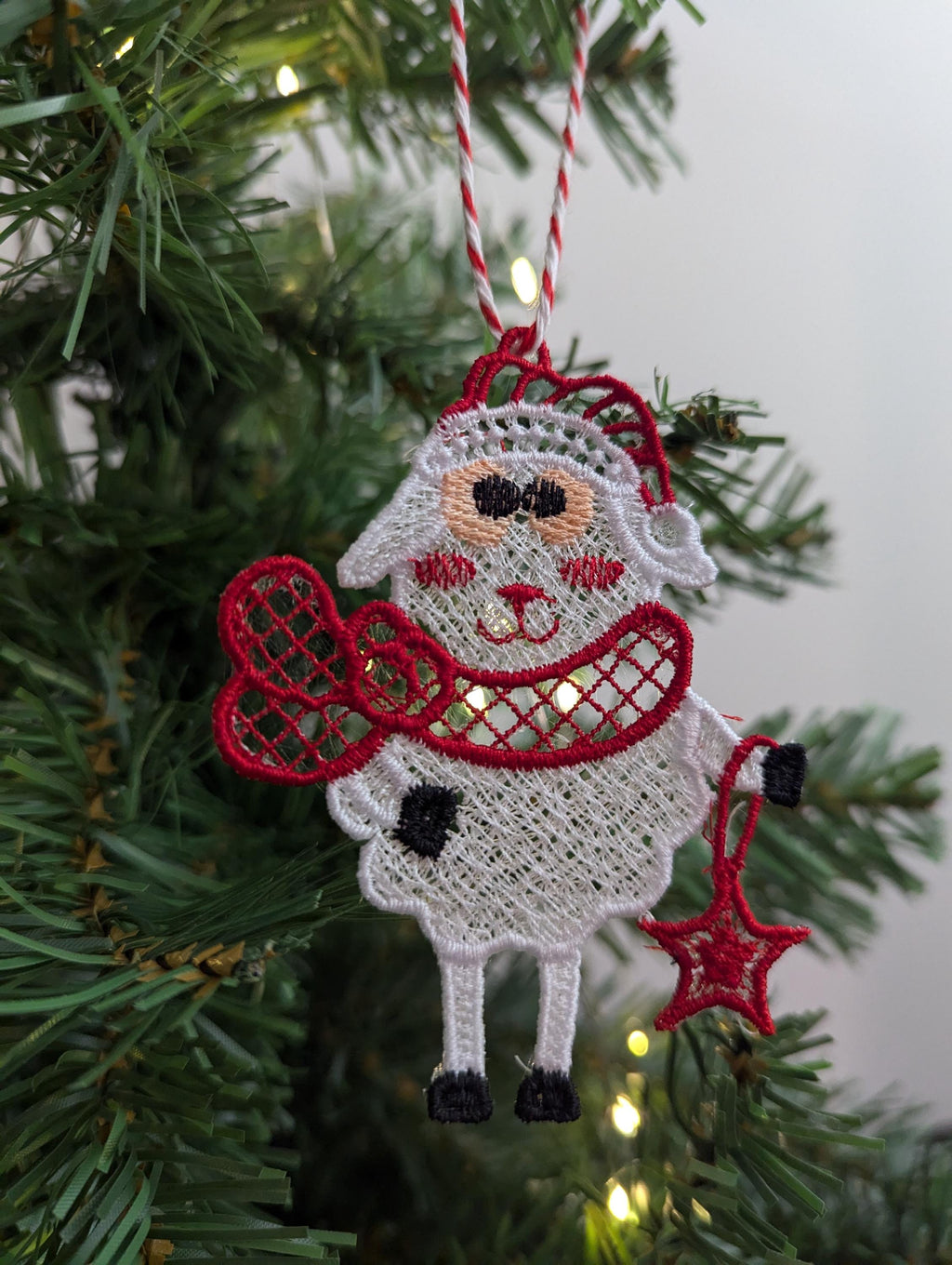 Lace Christmas Sheep Ornament: Machine Embroidery Pet Decoration
