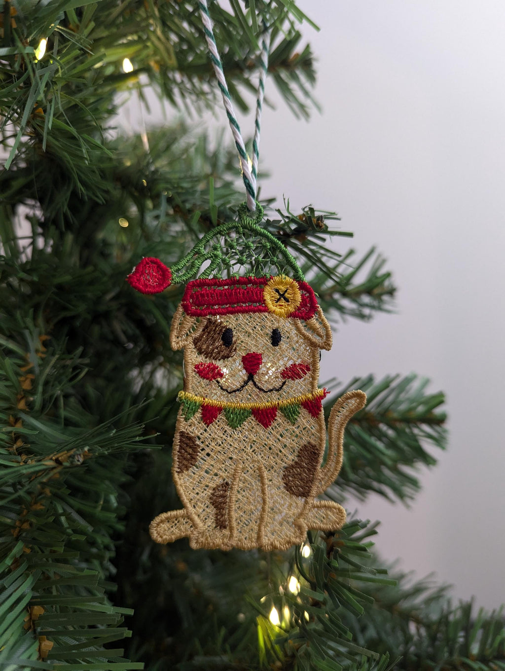 Lace Christmas Dog Ornament: Machine Embroidery Pet Decoration
