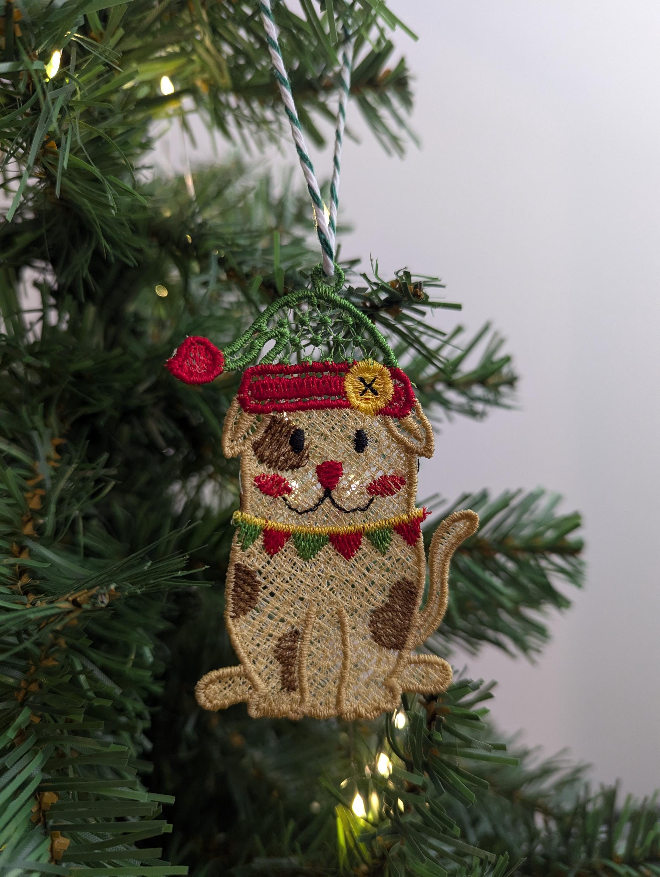 Lace Christmas Dog Ornament: Machine Embroidery Pet Decoration