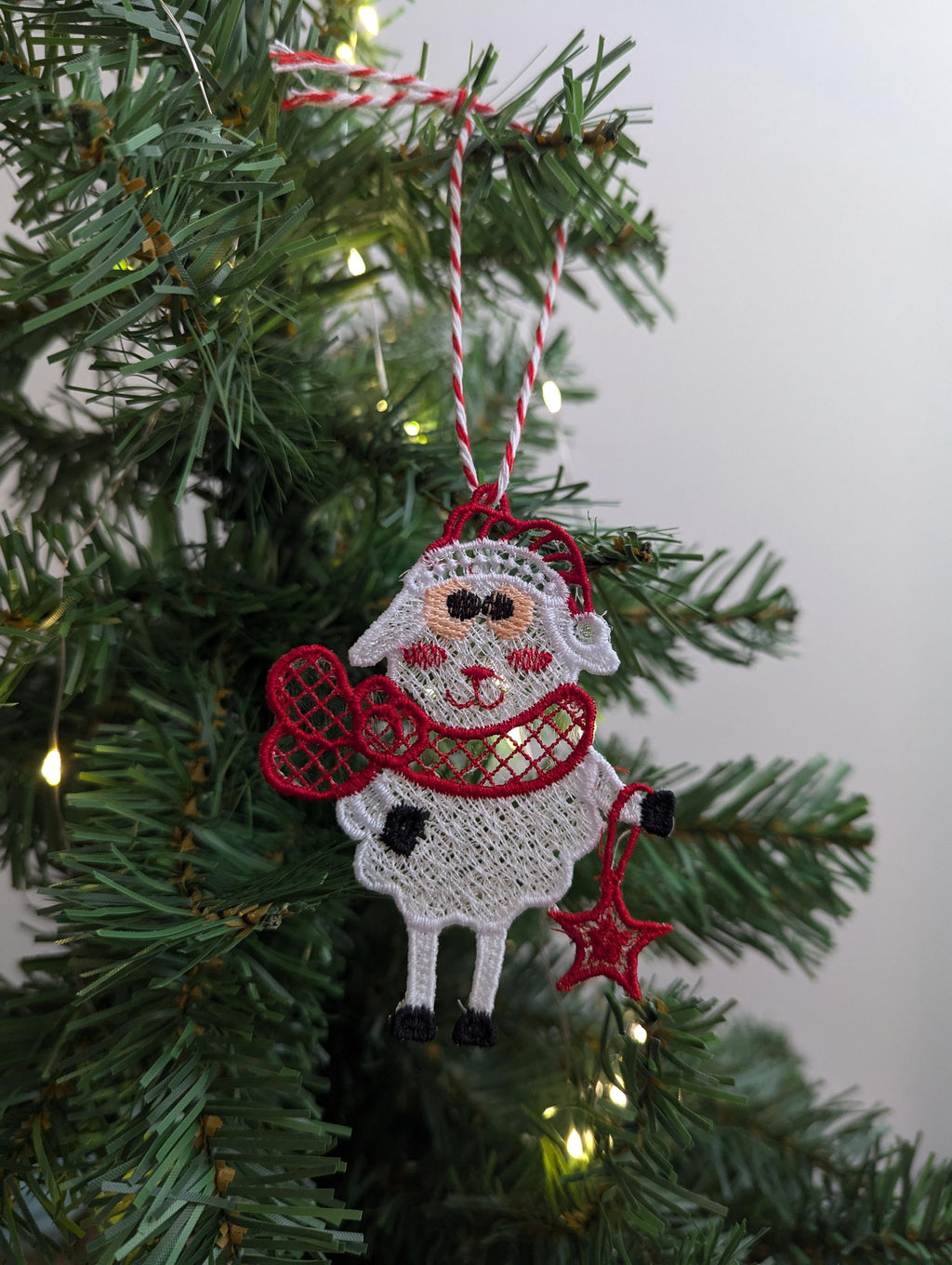 Lace Christmas Sheep Ornament: Machine Embroidery Pet Decoration
