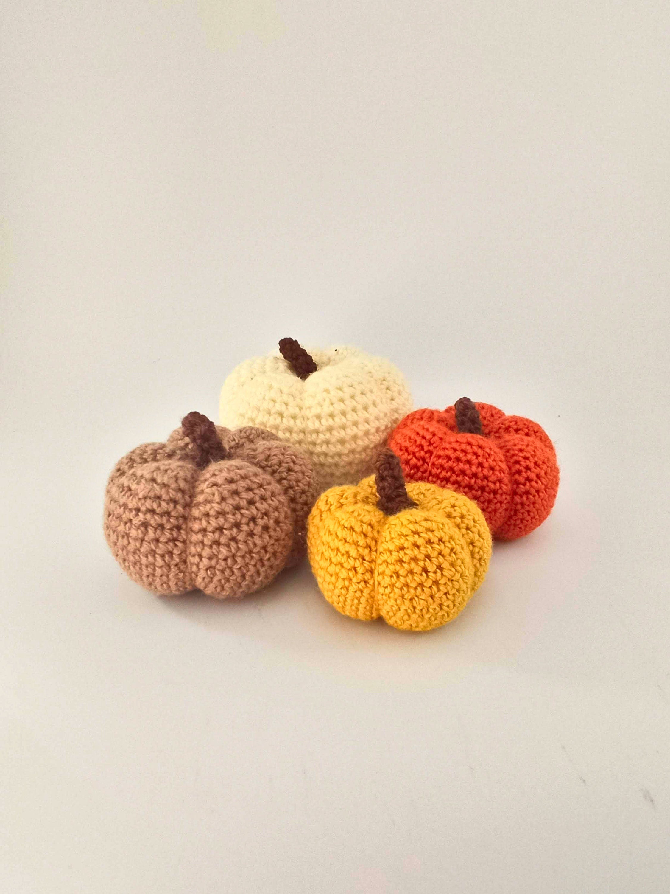 Lot de 4 citrouilles au crochet, décoration de table, décoration d'automne pour cheminée