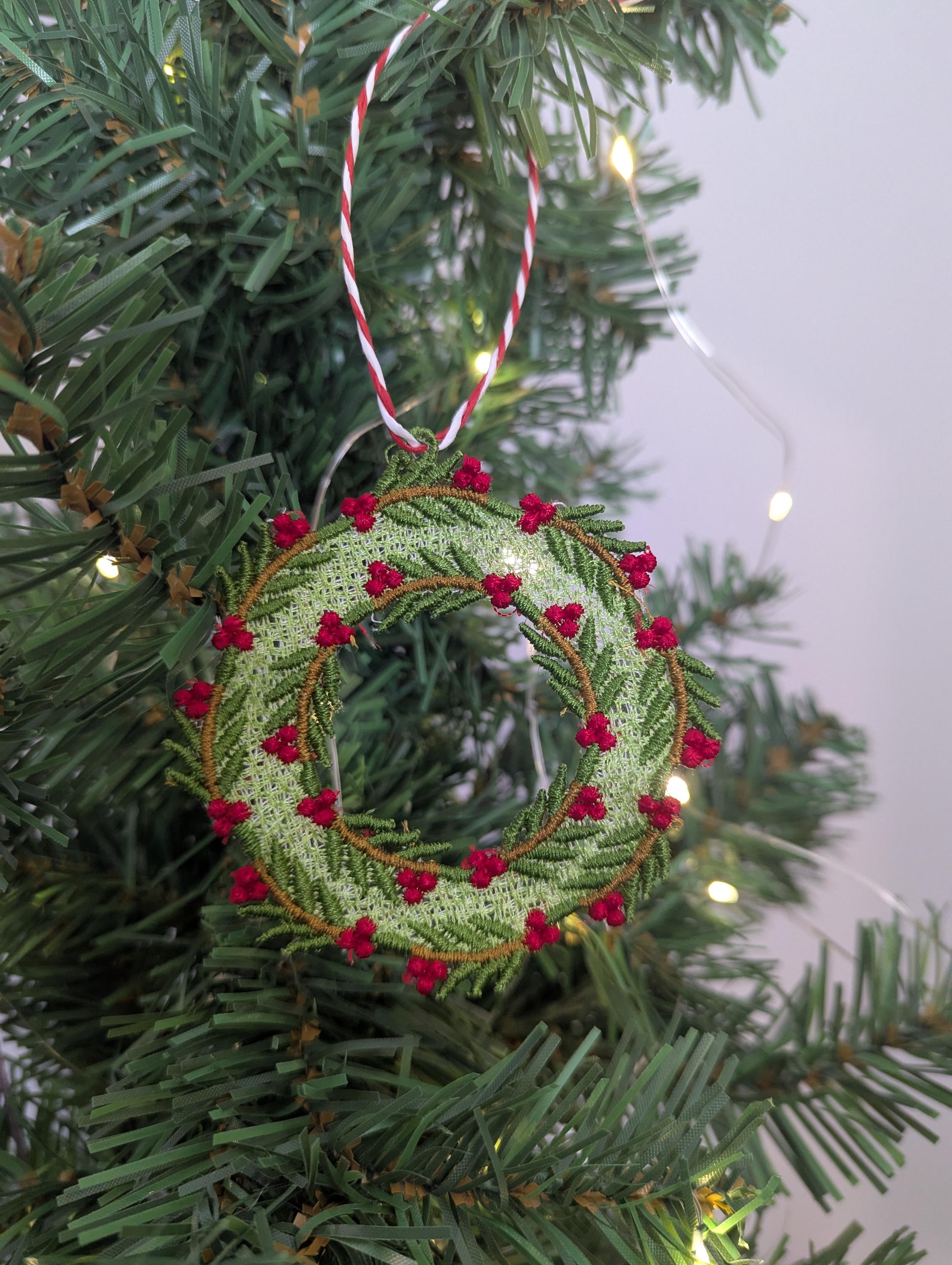 Machine Embroidery Christmas Wreath Ornament: Festive Hanging Decoration
