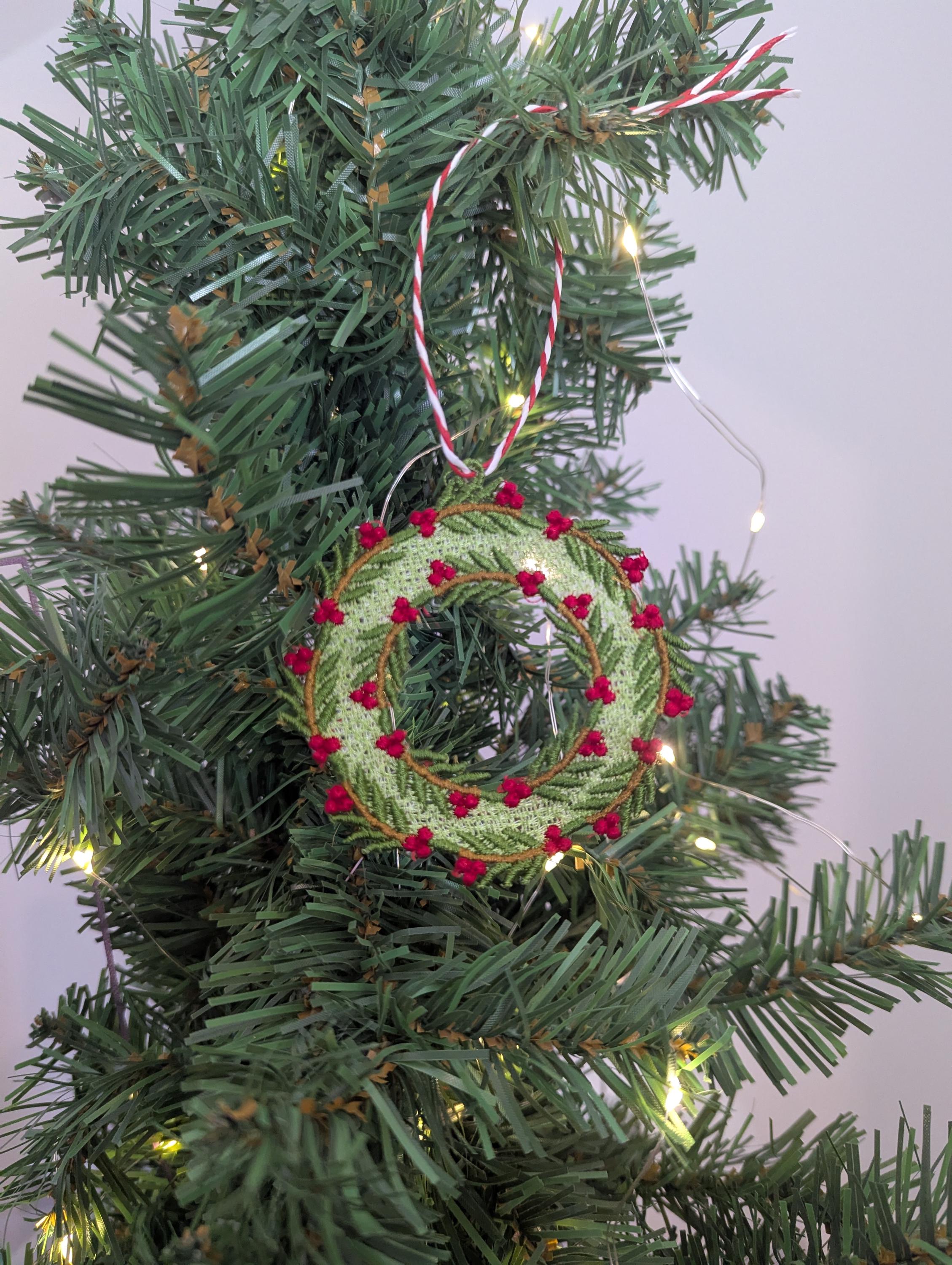 Machine Embroidery Christmas Wreath Ornament: Festive Hanging Decoration