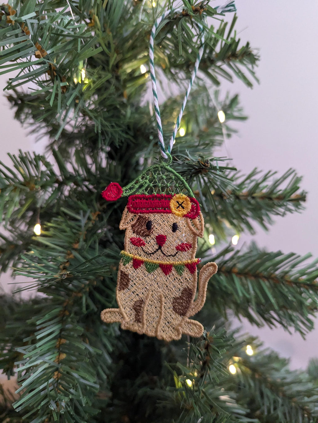 Lace Christmas Dog Ornament: Machine Embroidery Pet Decoration